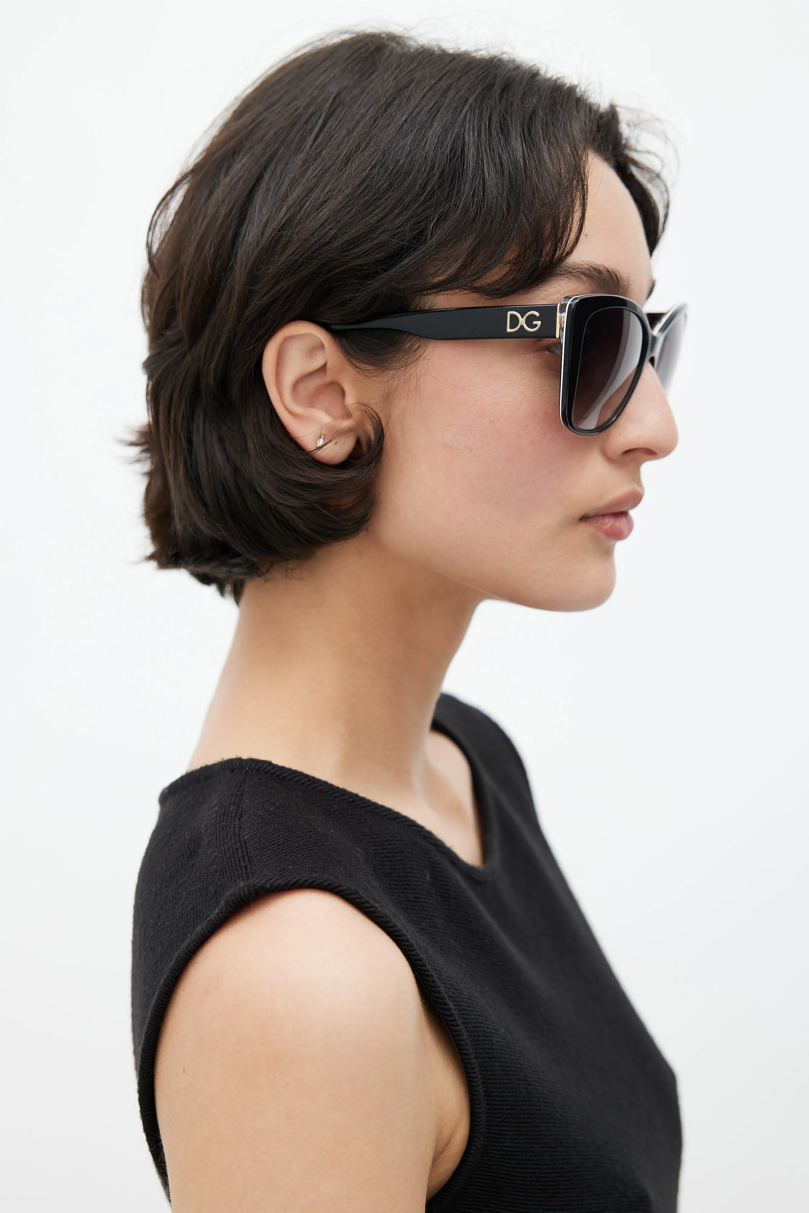 Black DG4216 Oversized Sunglasses