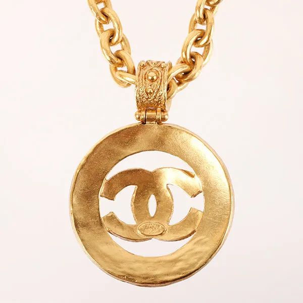 CHANEL 1994 Made Gripoix Round Cutout Cc Mark Necklace Green/Red