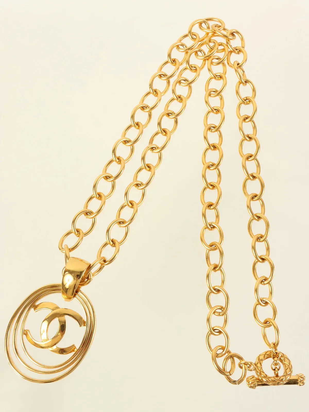 CHANEL 1995 Made Oval Cutout Cc Mark Plate Chain Long Necklace Gold