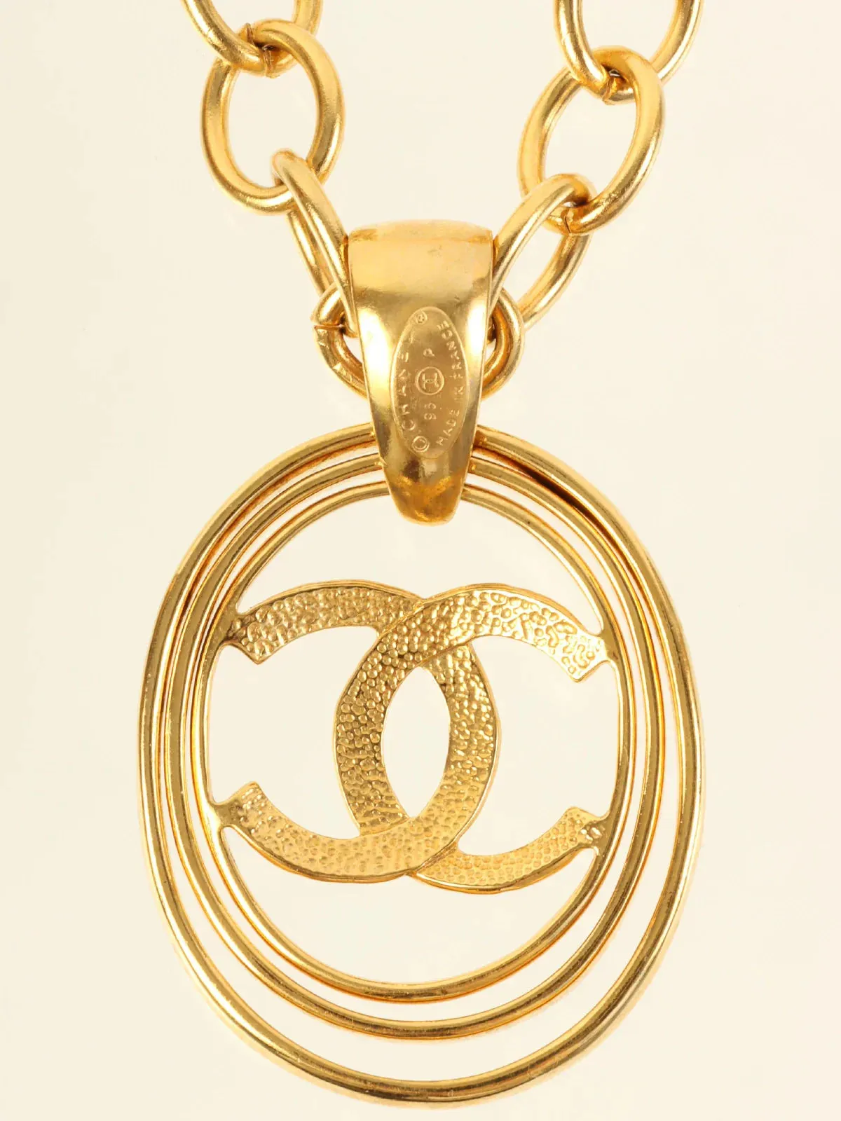 CHANEL 1995 Made Oval Cutout Cc Mark Plate Chain Long Necklace Gold
