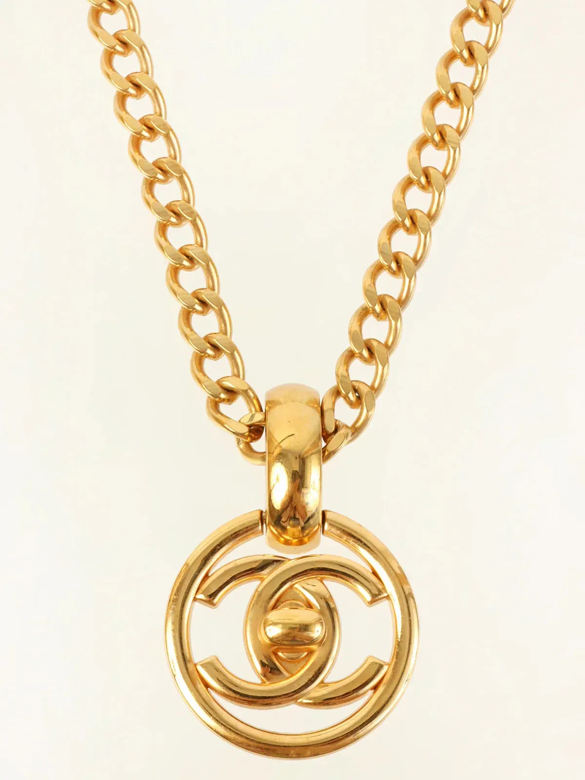 CHANEL 1997 Made Circle Turn-Lock Chain Necklace