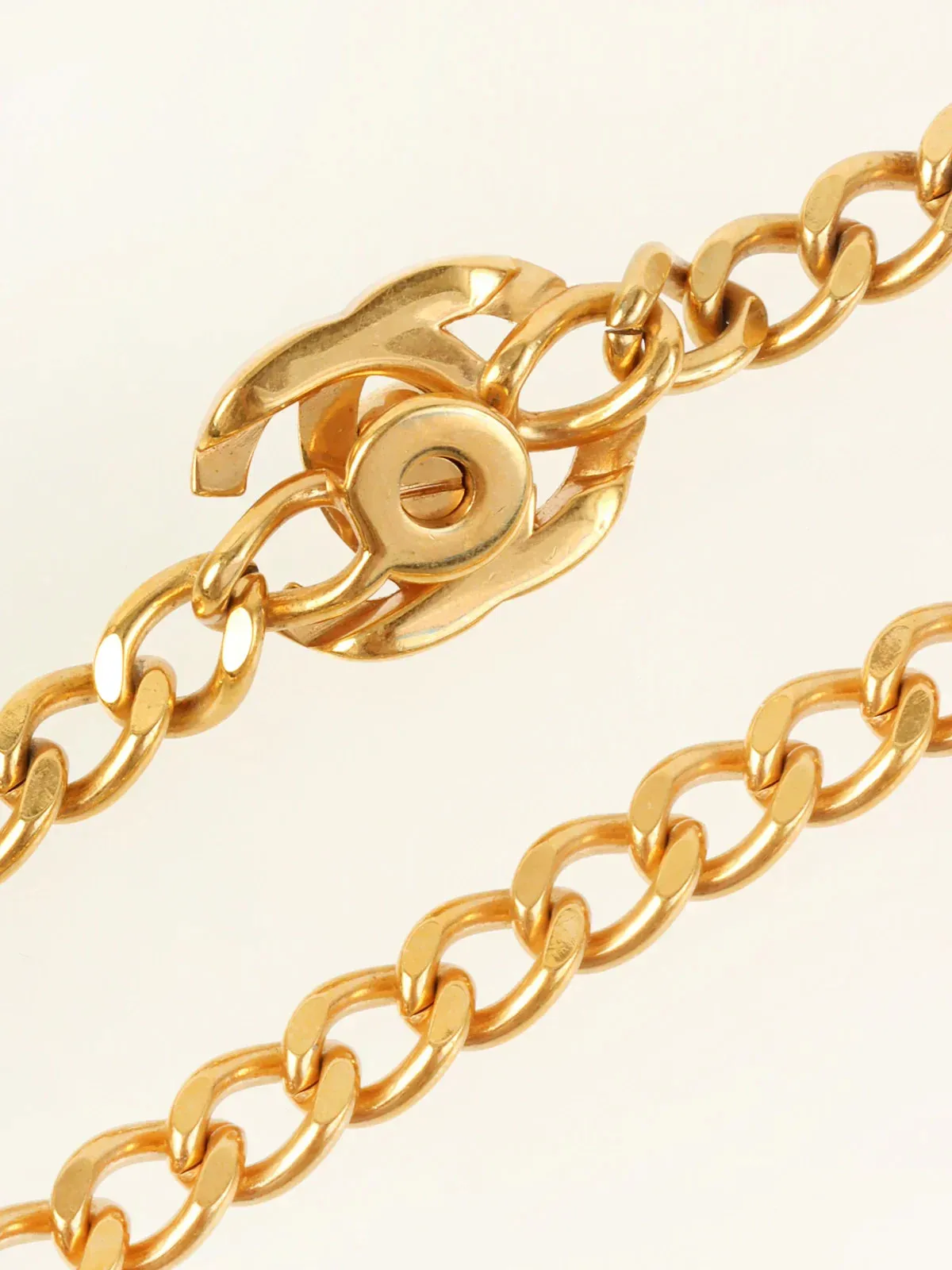CHANEL 1997 Made Circle Turn-Lock Chain Necklace
