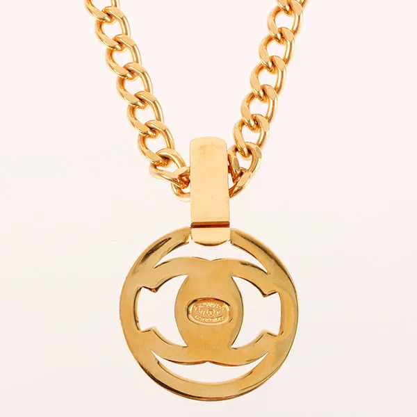 CHANEL 1997 Made Round Cutout Turn-Lock Necklace