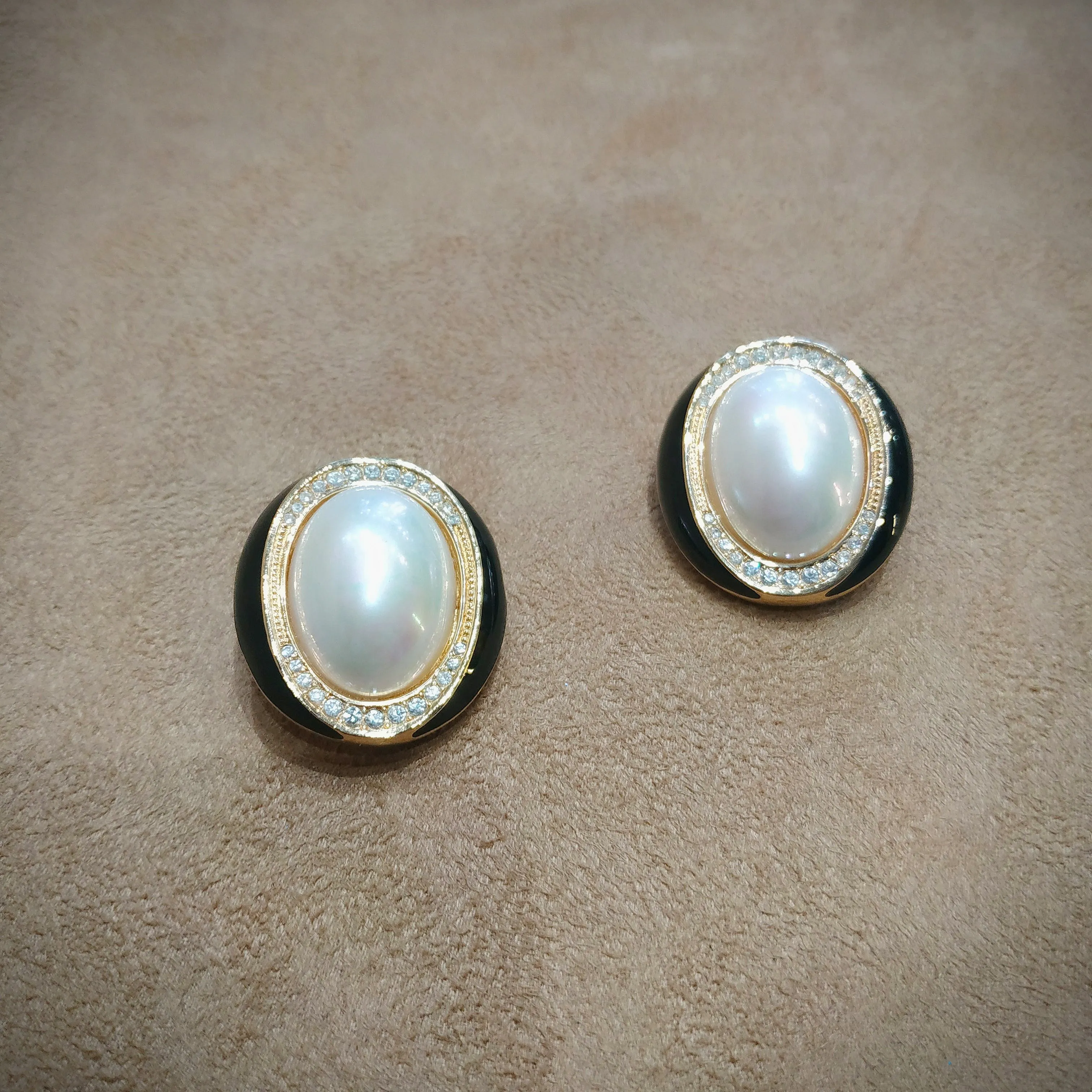 Christian Dior vintage Earrings in gold black and pearl
