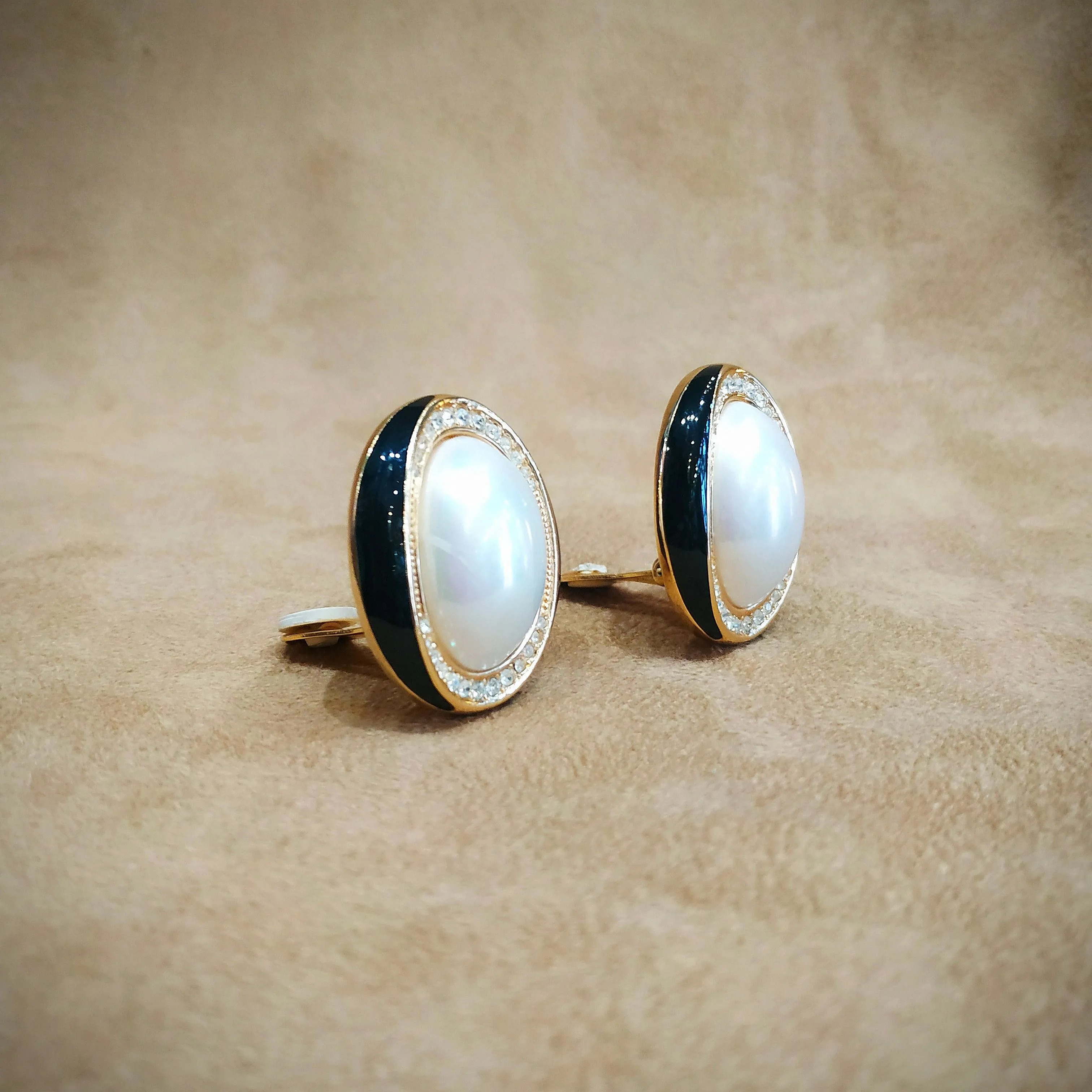 Christian Dior vintage Earrings in gold black and pearl