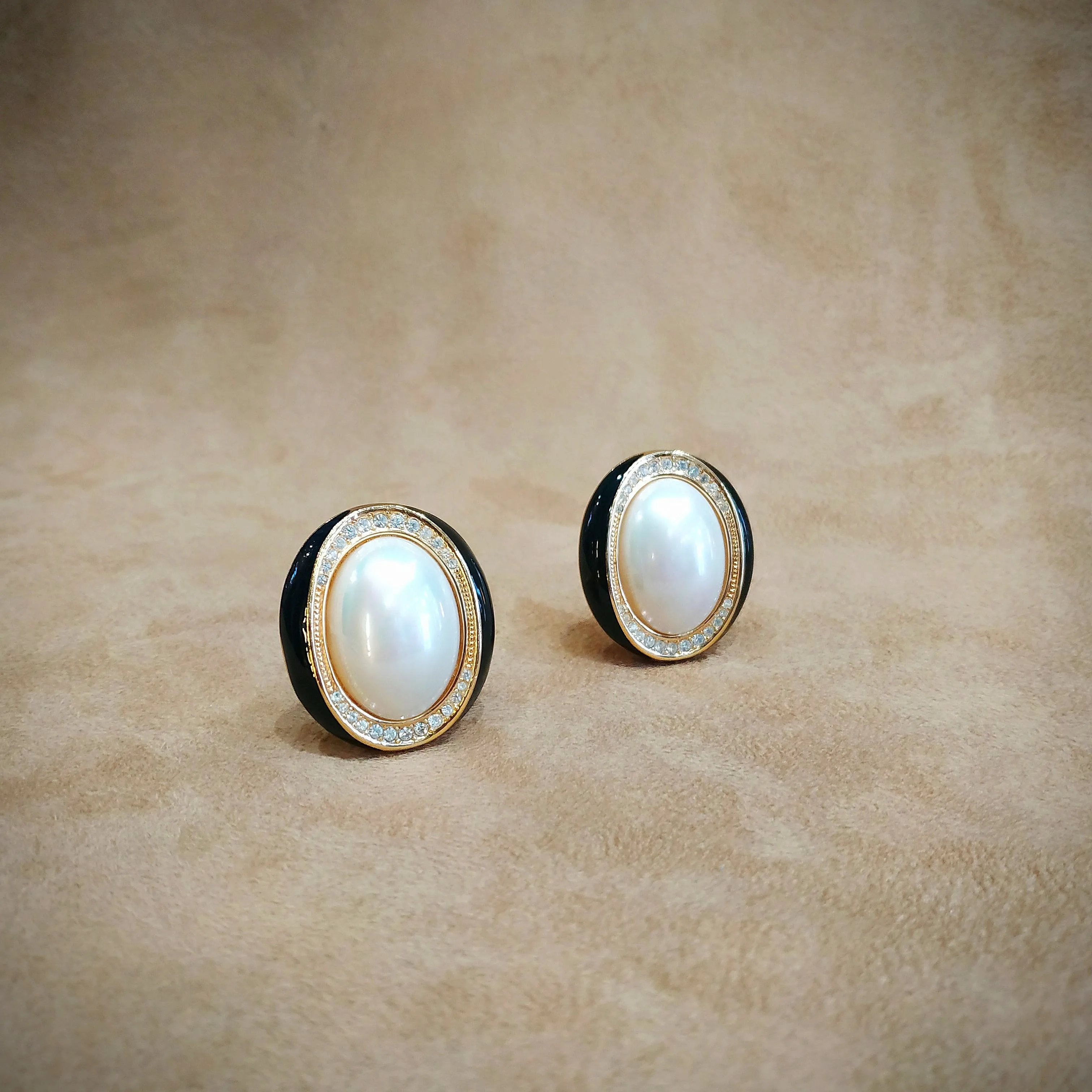 Christian Dior vintage Earrings in gold black and pearl